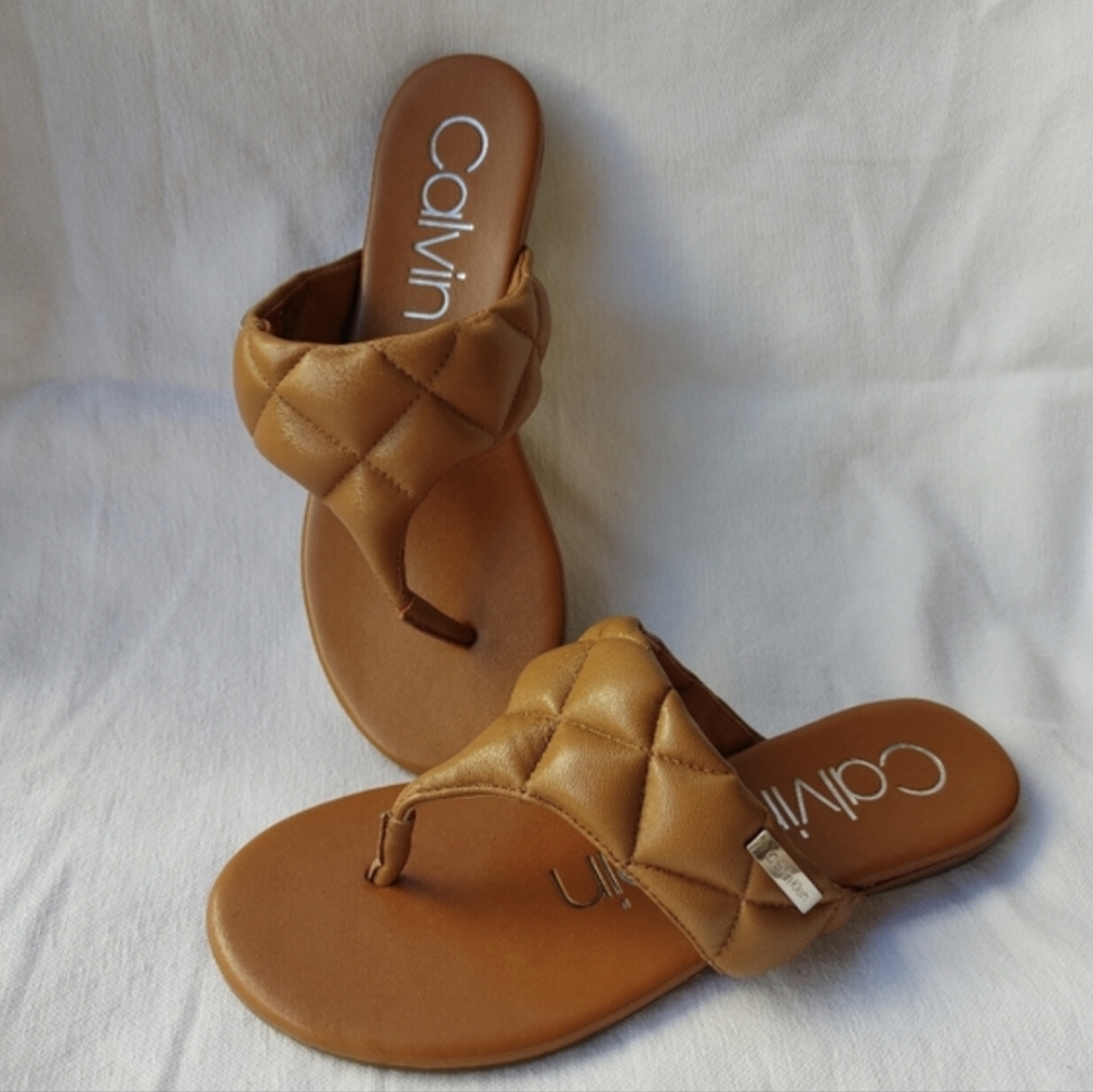 Calvin Klein Women's Sabraya Slip On Thong Flat Leather Sandanls Size 5M. - Picture 2 of 5